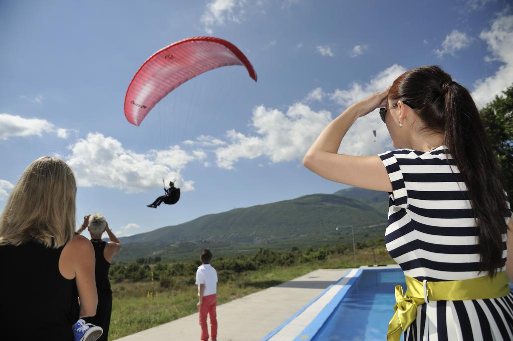 Aitheron Hotel Air Park Zervi Luaran gambar